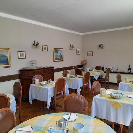 Hotel Florida Арона Екстериор снимка