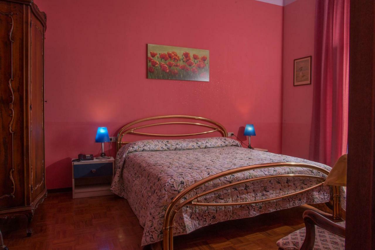 Hotel Florida Арона Екстериор снимка