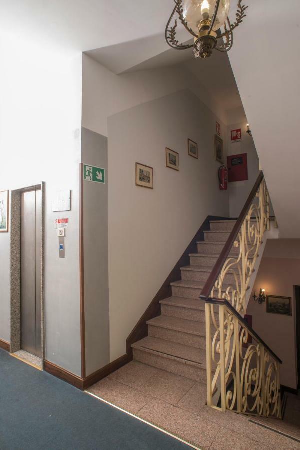 Hotel Florida Арона Екстериор снимка